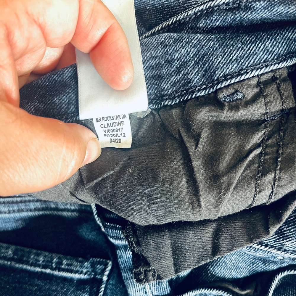 Old Navy Blue Mid-Rise Button-Fly Rockstar Super Skinny Cut-Off Ankle Jeans - Picture 4 of 6